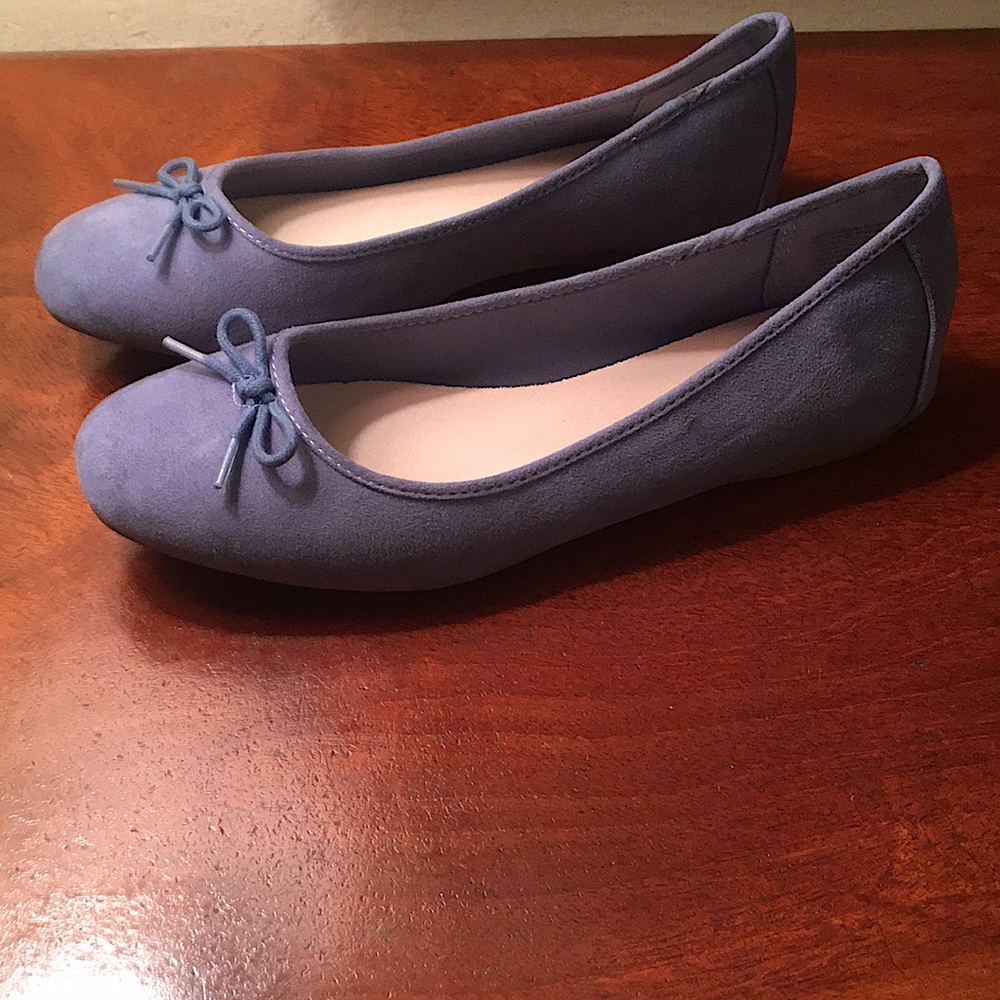 5/$25 American Eagle size 7 periwinkle flats